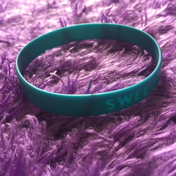 Blue “Sweet” silicone bracelet - Picture 3 of 4